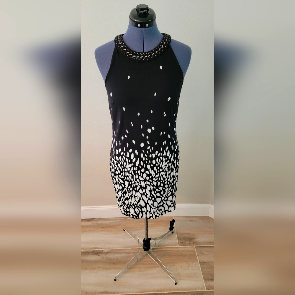 WHBM B&W Shift Dress Wt Bck Detailing Size Small